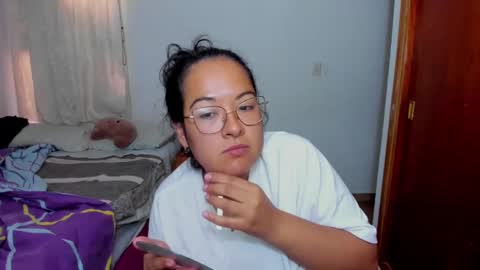 Snapshot of kroline_20 chatting on 12.31.24 Kroline  online show from 12.31.24