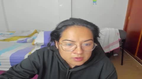 Snapshot of kroline_20 chatting on 10.25.25 Kroline  online show from 10.25.25