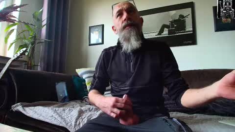 Snapshot of krummersaebel chatting on 02.25.25 krummersaebel online show from 02.25.25