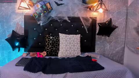 Kystal Taylor online show from 10.17.25