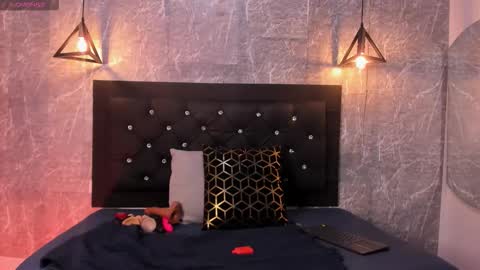 Kystal Taylor online show from 11.22.25