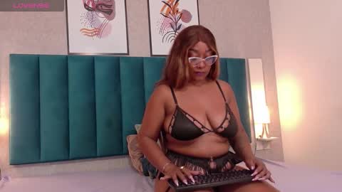 Snapshot of krystalross1 chatting on 11.17.25 Krystal Ross online show from 11.17.25