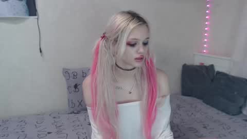 Emilia online show from 02.13.25