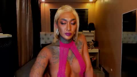 Snapshot of kurdapya00 chatting on 10.13.25 MISTRESS MARIA online show from 10.13.25