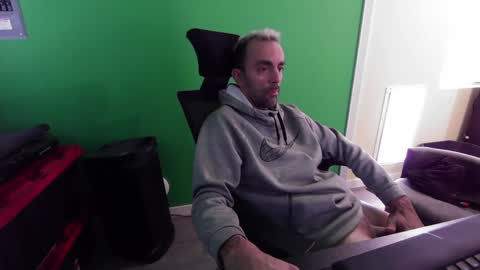 Snapshot of kuruptxxx chatting on 12.18.24 kuruptxxx online show from 12.18.24