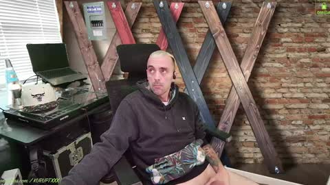 Snapshot of kuruptxxx chatting on 01.18.25 kuruptxxx online show from 01.18.25