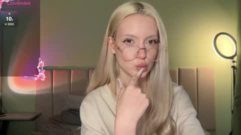 Bella and Alexandra online show from 06.16.26