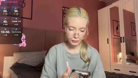 Bella and Alexandra online show from 06.18.26