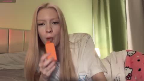 Bella and Alexandra online show from 08.03.26