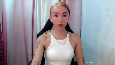 Snapshot of kweenie1026 chatting on 05.18.26 kweenie1026 online show from 05.18.26