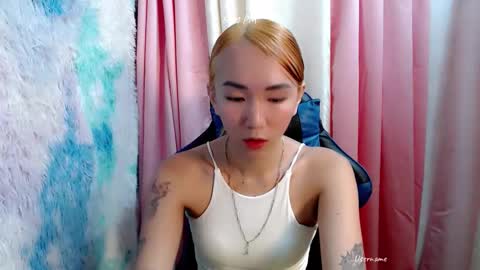 Snapshot of kweenie1026 chatting on 05.19.26 kweenie1026 online show from 05.19.26
