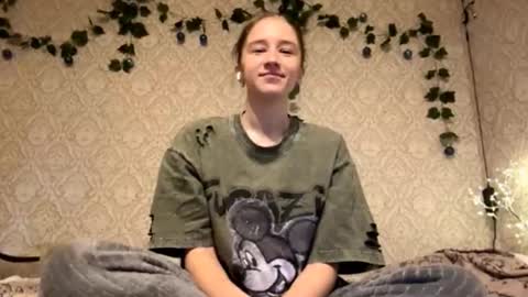 Snapshot of kylaflum chatting on 10.18.25 Sophie online show from 10.18.25