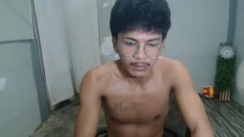 Snapshot of kyle_lourence chatting on 05.19.26 kyle_lourence online show from 05.19.26