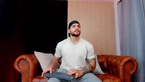 kylenorth_ online show from 11.19.25