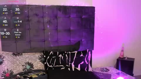 Snapshot of kylie2211 chatting on 11.15.25 Kylie online show from 11.15.25