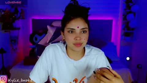 Snapshot of kylie_hottt_ chatting on 12.28.24 k ylie online show from 12.28.24