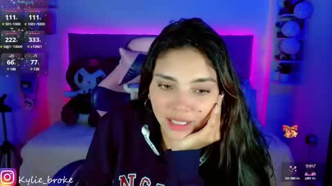 Snapshot of kylie_hottt_ chatting on 12.30.24 k ylie online show from 12.30.24