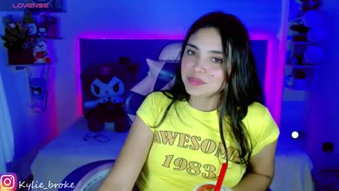 Snapshot of kylie_hottt_ chatting on 12.31.24 k ylie online show from 12.31.24