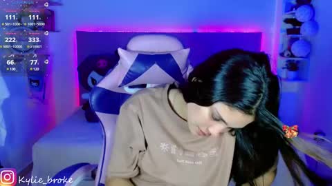 Snapshot of kylie_hottt_ chatting on 01.05.25 k ylie online show from 01.05.25