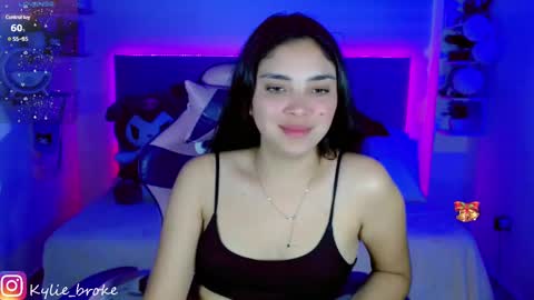Snapshot of kylie_hottt_ chatting on 01.06.25 k ylie online show from 01.06.25
