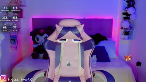 Snapshot of kylie_hottt_ chatting on 01.06.25 k ylie online show from 01.06.25