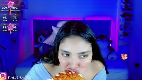 Snapshot of kylie_hottt_ chatting on 01.17.25 k ylie online show from 01.17.25