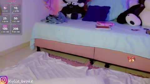 Snapshot of kylie_hottt_ chatting on 01.23.25 k ylie online show from 01.23.25