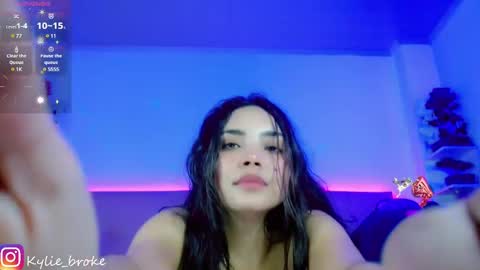 Snapshot of kylie_hottt_ chatting on 02.01.25 k ylie online show from 02.01.25