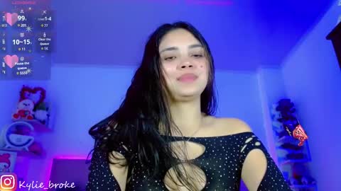 Snapshot of kylie_hottt_ chatting on 02.01.25 k ylie online show from 02.01.25
