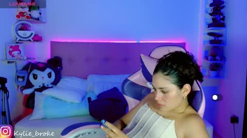 Snapshot of kylie_hottt_ chatting on 02.02.25 k ylie online show from 02.02.25