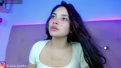 Snapshot of kylie_hottt_ chatting on 02.04.25 k ylie online show from 02.04.25