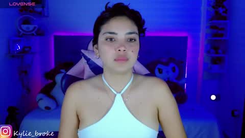 Snapshot of kylie_hottt_ chatting on 02.04.25 k ylie online show from 02.04.25