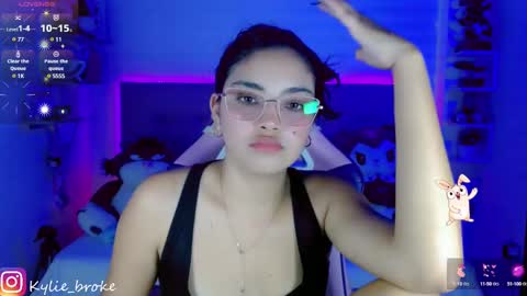 Snapshot of kylie_hottt_ chatting on 02.05.25 k ylie online show from 02.05.25