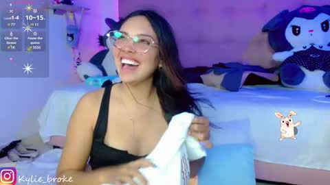 Snapshot of kylie_hottt_ chatting on 02.06.25 k ylie online show from 02.06.25
