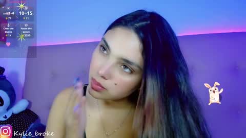 Snapshot of kylie_hottt_ chatting on 02.08.25 k ylie online show from 02.08.25