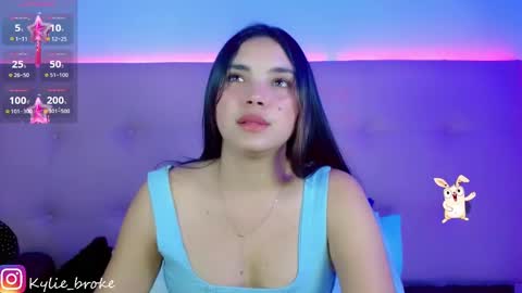 Snapshot of kylie_hottt_ chatting on 02.14.25 k ylie online show from 02.14.25