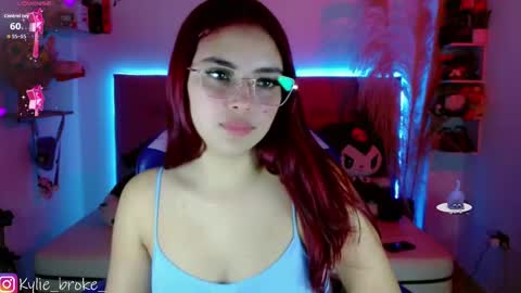 Snapshot of kylie_hottt_ chatting on 09.24.25 k ylie online show from 09.24.25