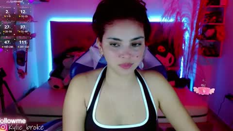 Snapshot of kylie_hottt_ chatting on 10.05.25 k ylie online show from 10.05.25