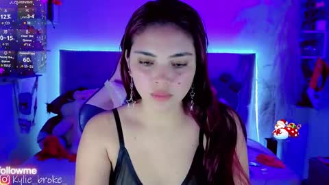 Snapshot of kylie_hottt_ chatting on 11.26.25 k ylie online show from 11.26.25