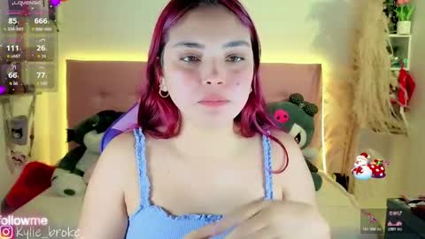 Snapshot of kylie_hottt_ chatting on 12.01.25 k ylie online show from 12.01.25