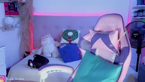 k ylie online show from 03.03.26