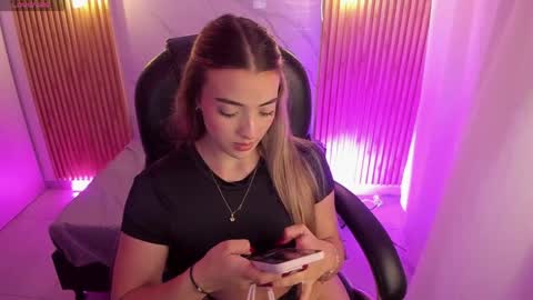  KYLIE  online show from 04.14.26