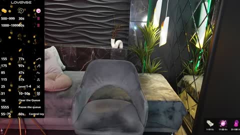 Snapshot of kylie_mellow chatting on 01.20.25 Kylie online show from 01.20.25