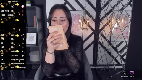 Snapshot of kylie_mellow chatting on 01.21.25 Kylie online show from 01.21.25