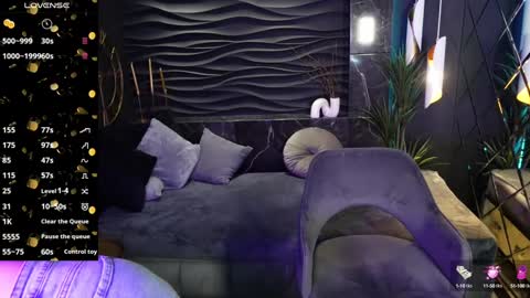 Snapshot of kylie_mellow chatting on 02.08.25 Kylie online show from 02.08.25