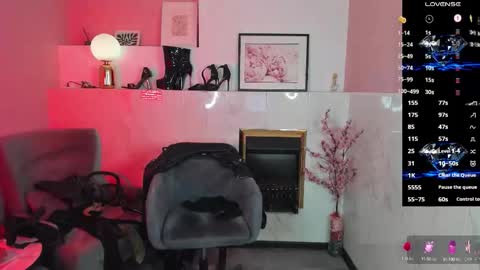 Snapshot of kylie_mellow chatting on 09.10.25 Kylie online show from 09.10.25