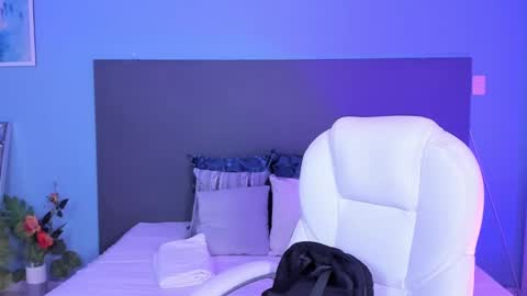 Kylie Reyes  online show from 12.17.24