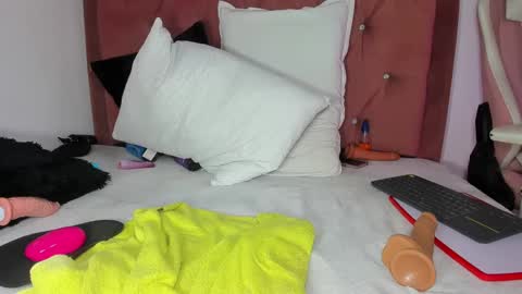 kylie Sttel online show from 01.03.25