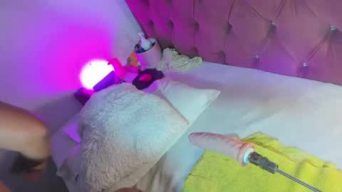 kylie Sttel online show from 04.15.26