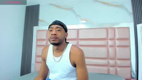 Snapshot of kylieandjhonny chatting on 12.16.25 Kaylie And Jhony online show from 12.16.25